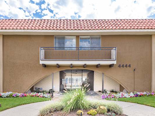 Carson Oakwood Apartments property